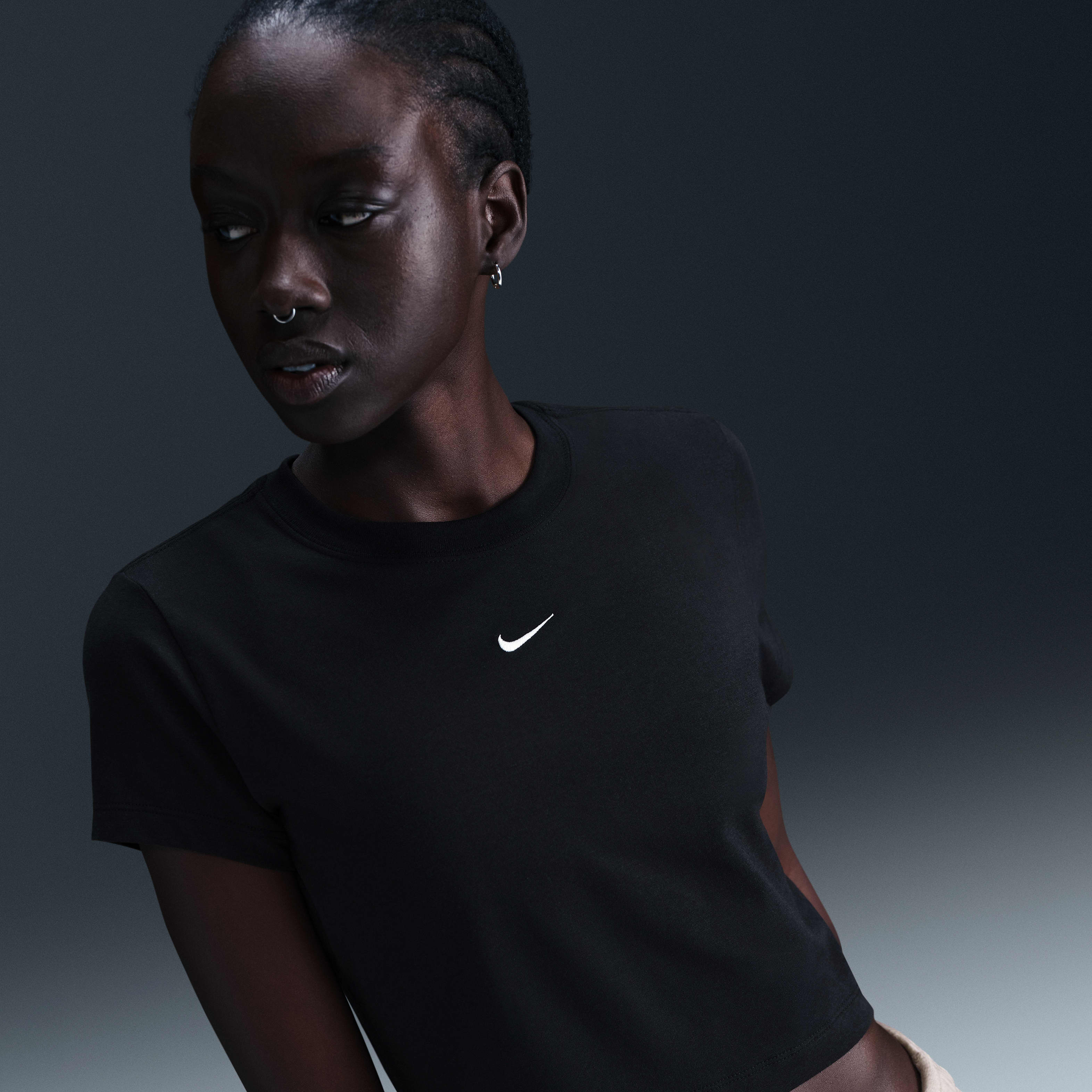 ★★Nike★★ Sportswear loose short sleeve crop t-shirt W ar Nike Sportswear Women's Loose Short-Sleeve Cropped T-Shirt